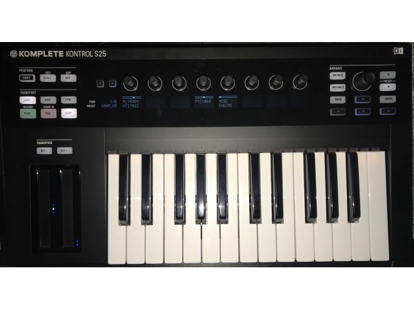 KompleteKontrol S25 9